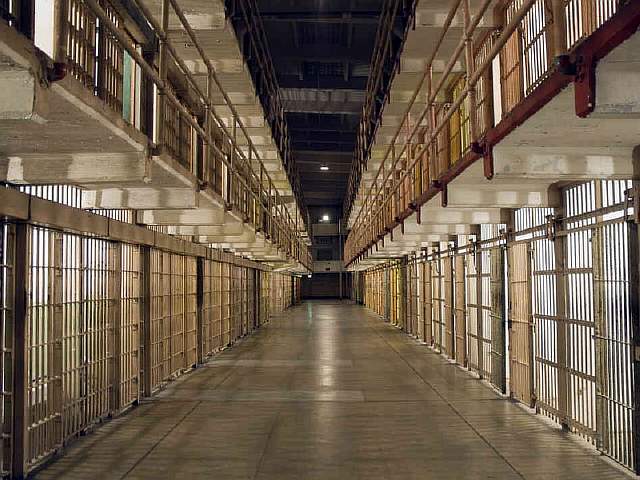 prison-d7f96423c0e1ee1b55c455b9266cf9d28a3d17a5-s6-c30