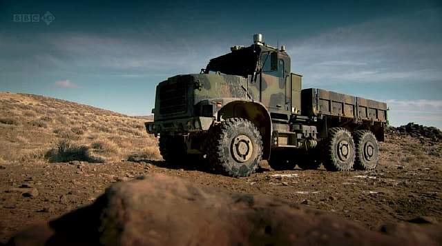 военные грузовики 
