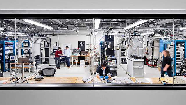 Подпись к изображению: Лаборатория IBM в Исследовательском центре имени Уотсона в Нью-Йорке.