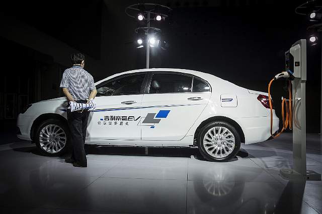 Китай намерен ввести запрет на продажи автомобилей, работающих на ископаемых видах топлива