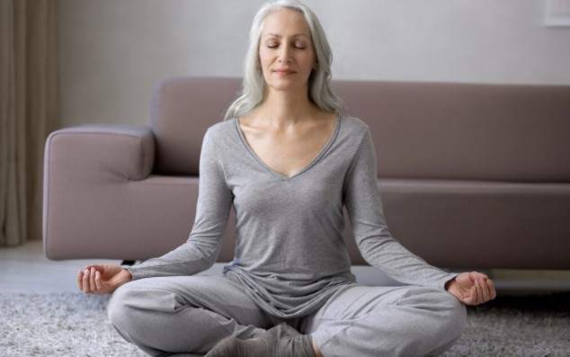Медитация намного эффективнее для снятия стресса, чем занятия йогой или садоводством