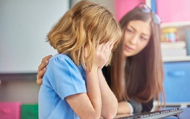 Дети, испытывающие затруднения при освоении навыков письма и чтения в начальной школе, просто могут иметь проблемы со слухом