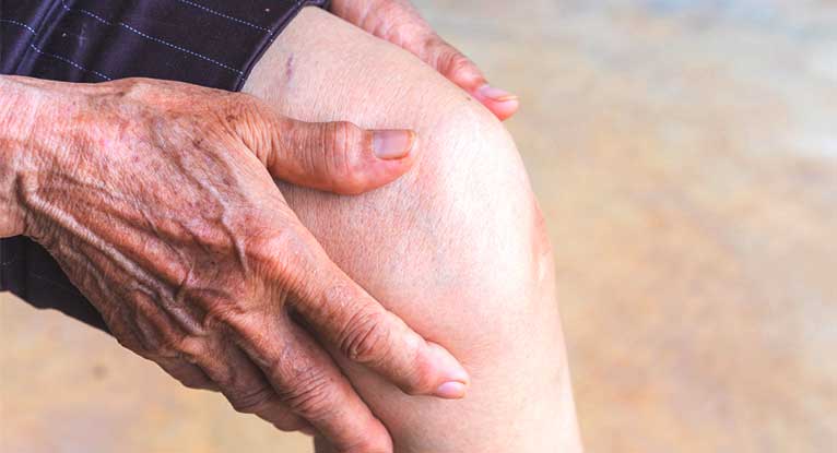 Минимально инвазивное вмешательство при остеоартрите снижает боль и улучшает работу коленных суставов