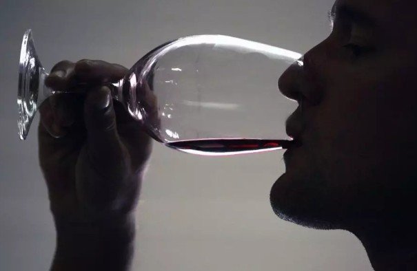Умеренное потребление алкоголя благотворно влияет на мужскую фертильность
