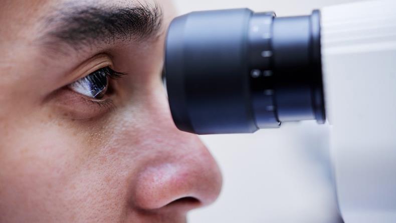 Ученые разрабатывают методы более эффективного лечения катаракты