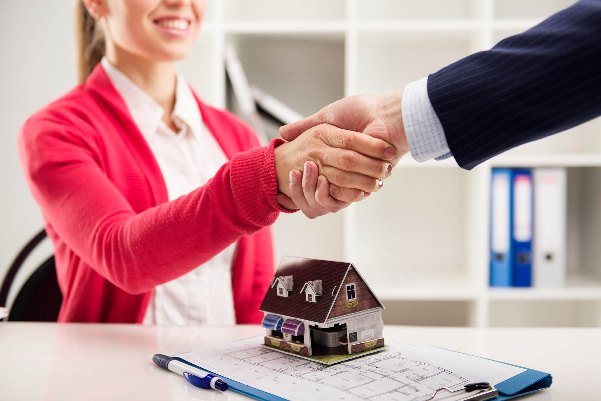 Дом купить без посредников: преимущества, риски и советы покупателям